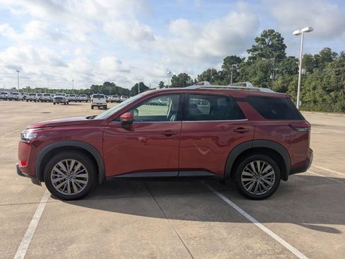 Used 2024 Nissan Pathfinder SL w/ SL Premium Package FWD image 9