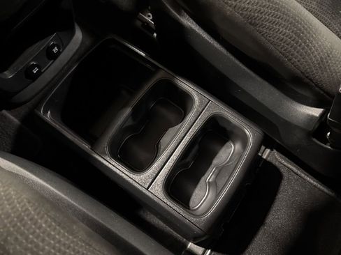 Used 2017 Dodge Grand Caravan SE image 24