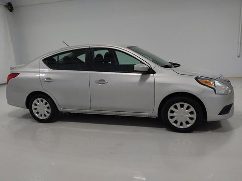 Used 2019 Nissan Versa SV FWD image 11
