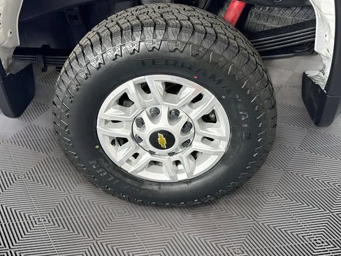 Used 2023 Chevrolet Silverado 2500 LT AWD/4WD image 29