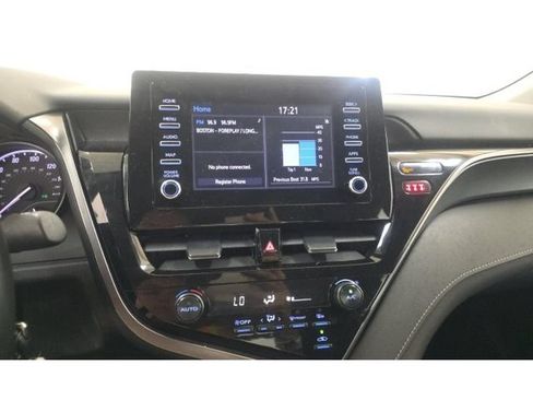 Used 2024 Toyota Camry SE FWD image 9