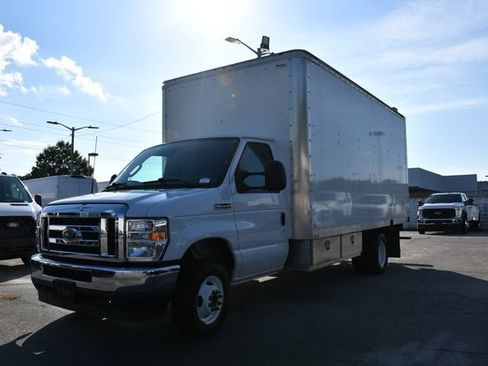 Used 2023 Ford E-450 and Econoline 450 Super Duty w/ Power Windows & Locks Group RWD image 7