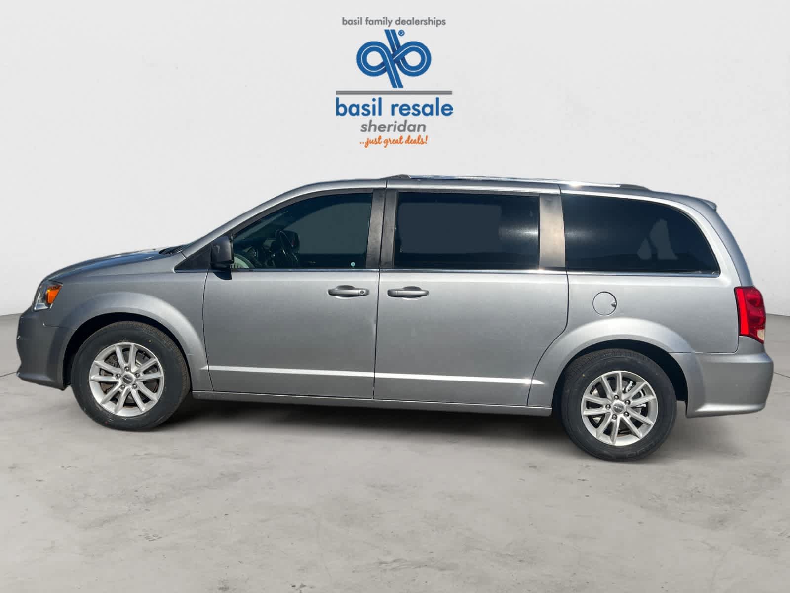Used 2019 Dodge Grand Caravan SXT FWD image 3
