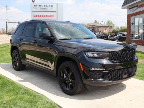 Used 2024 Jeep Grand Cherokee Limited w/ Black Appearance Package AWD/4WD image 3