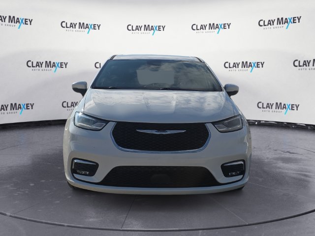 Used 2023 Chrysler Pacifica Touring FWD image 8
