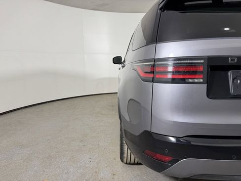 Used 2021 Land Rover Discovery S R-Dynamic image 8