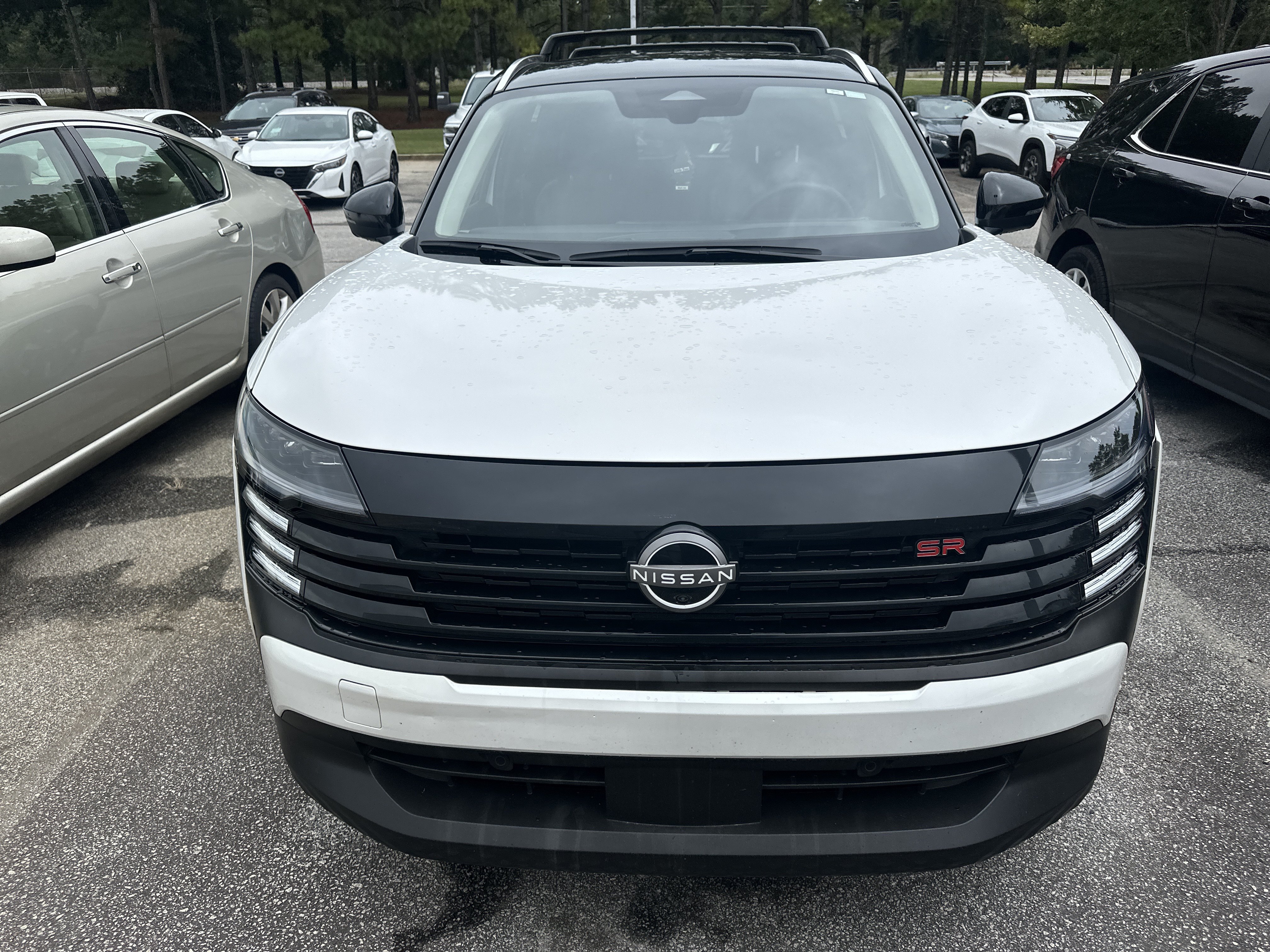 Used 2025 Nissan Kicks SR FWD image 2