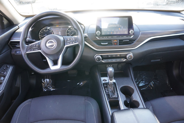 Used 2025 Nissan Altima 2.5 SV FWD image 18