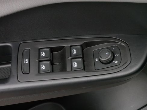 Certified 2024 Volkswagen Taos SE w/ Panoramic Sunroof Package image 19