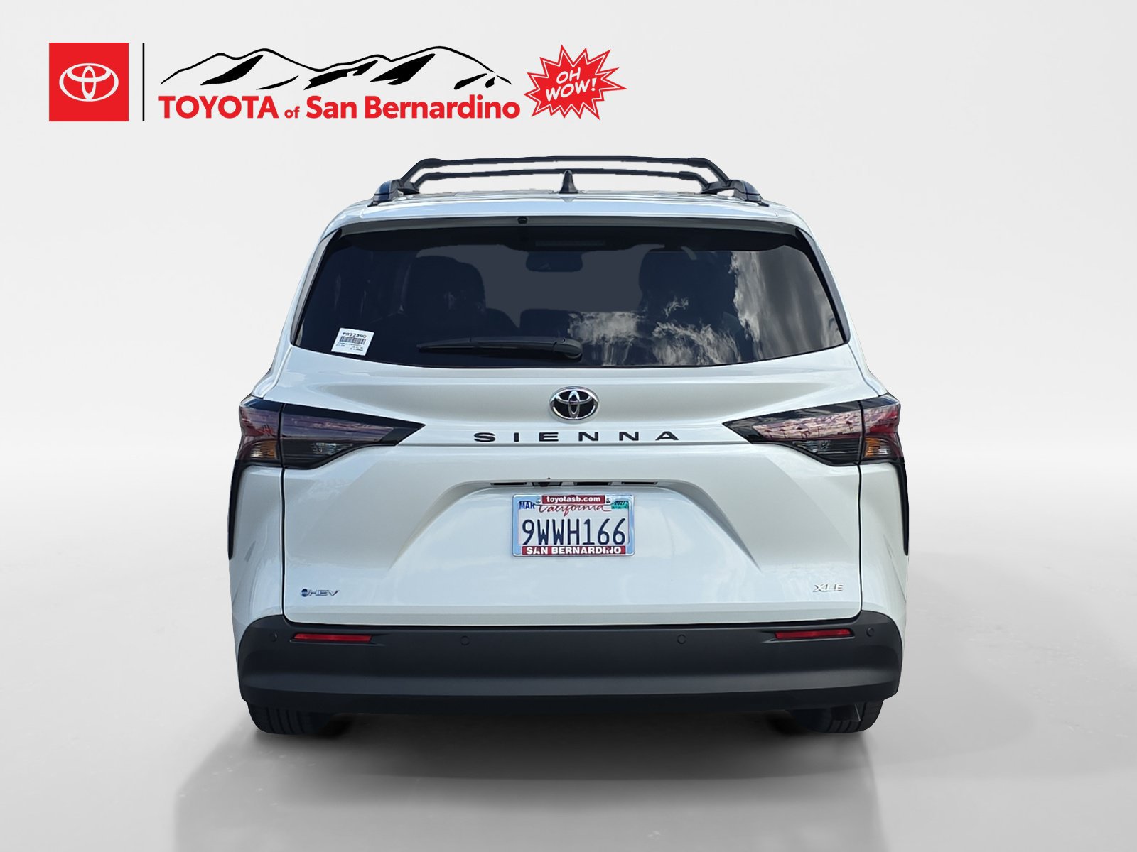 Certified 2026 Toyota Sienna XLE FWD image 4