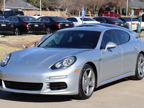 Used 2015 Porsche Panamera S image 4