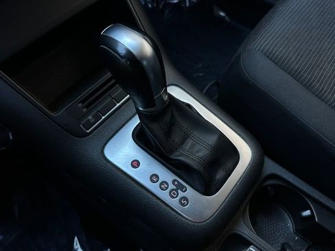 Used 2017 Volkswagen Tiguan Limited image 25