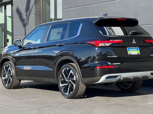 New 2025 Mitsubishi Outlander SE image 7