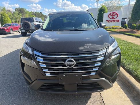 Used 2024 Nissan Rogue S image 3