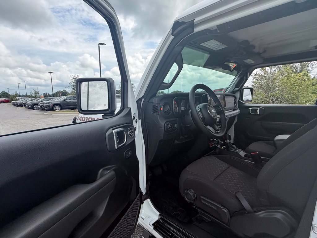 Certified 2025 Jeep Gladiator Mojave AWD/4WD image 35