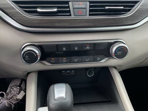 Used 2025 Nissan Altima 2.5 SV FWD image 23