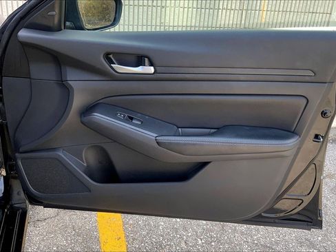 Used 2025 Nissan Altima 2.5 SV image 24