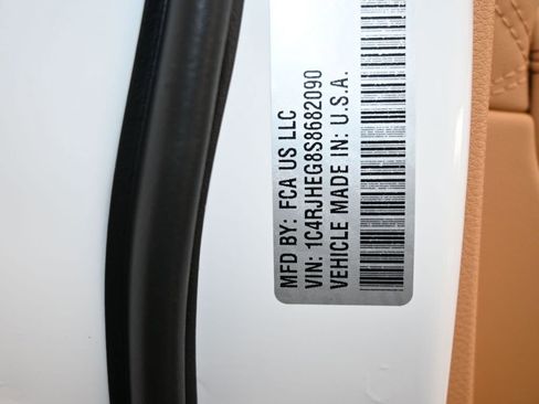 New 2025 Jeep Grand Cherokee Summit image 18