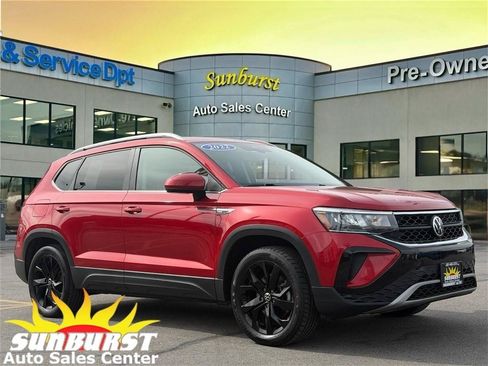Used 2022 Volkswagen Taos SE AWD/4WD image 1
