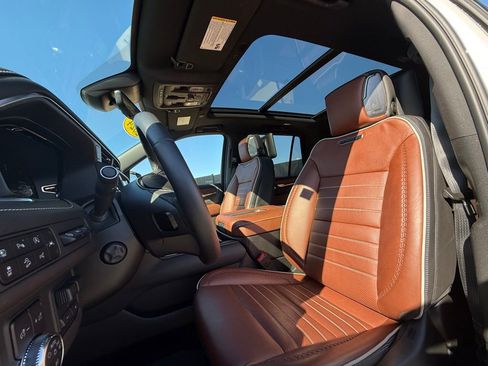 Used 2024 GMC Yukon Denali Ultimate image 3