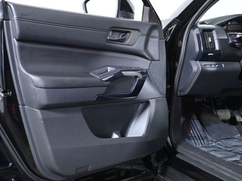 Used 2025 Nissan Pathfinder SV image 28