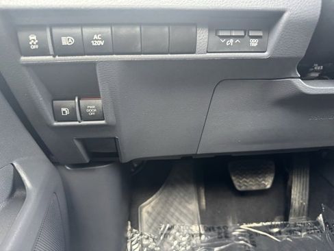 Certified 2023 Toyota Sienna Limited image 32