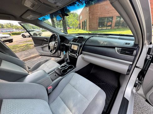 Used 2012 Toyota Camry LE FWD image 15