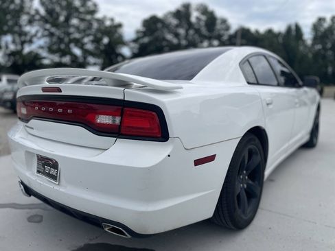 Used 2014 Dodge Charger SXT w/ Blacktop Package RWD image 8