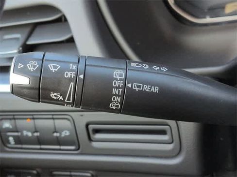 Used 2021 GMC Yukon SLT w/ SLT Luxury Package image 28