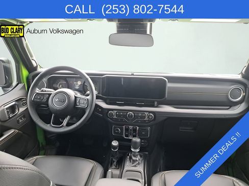 Used 2025 Jeep Gladiator Sport AWD/4WD image 19