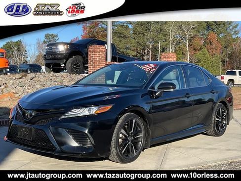 Used 2019 Toyota Camry XSE FWD image 3