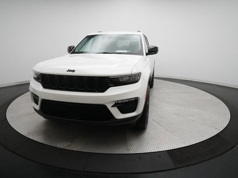 Used 2023 Jeep Grand Cherokee Limited w/ Black Appearance Package image 33