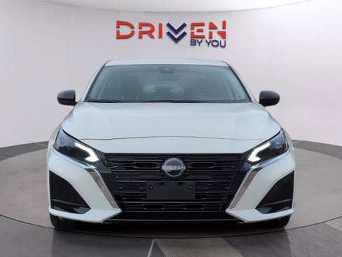 Used 2025 Nissan Altima 2.5 SV FWD image 8