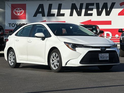 Used 2025 Toyota Corolla LE image 8