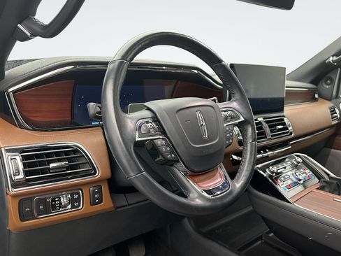 Used 2023 Lincoln Navigator Reserve AWD/4WD image 7