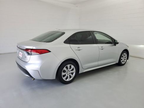 Used 2022 Toyota Corolla LE image 5