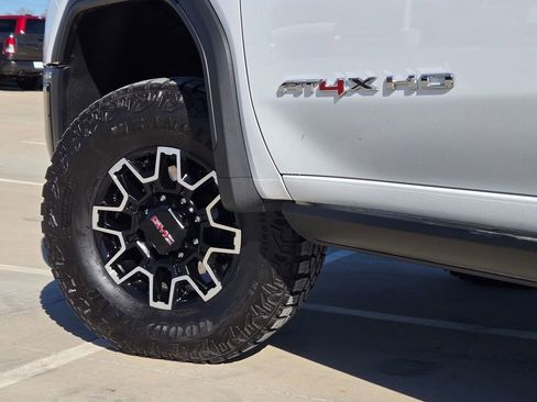 Used 2026 GMC Sierra 2500 AT4X image 32