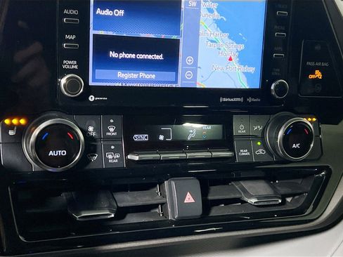 Used 2022 Toyota Highlander XLE image 27