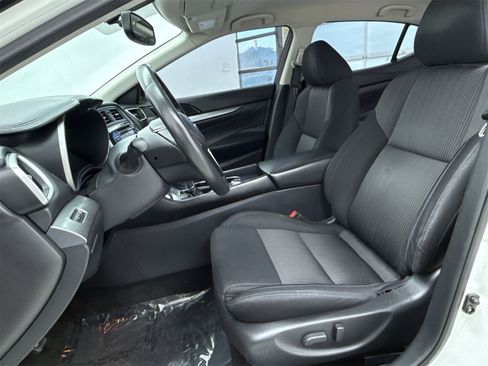 Used 2017 Nissan Maxima 3.5 S image 11