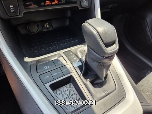 Used 2025 Toyota RAV4 XLE FWD image 22