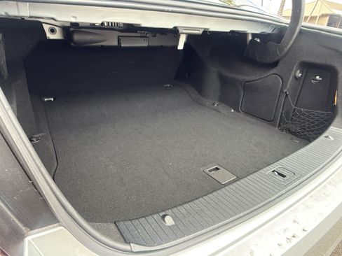 Used 2010 Mercedes-Benz E 550 Sedan image 17