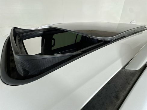 Used 2025 Buick Enclave Avenir image 21