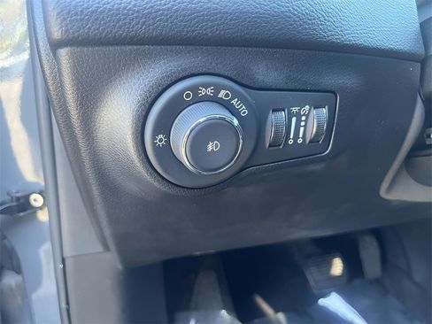 Used 2020 Jeep Compass Limited image 19