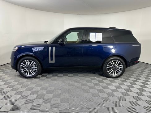 Used 2023 Land Rover Range Rover SE image 2