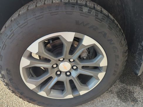 Used 2025 Chevrolet Silverado 1500 High Country w/ Z71 Off-Road Package image 13