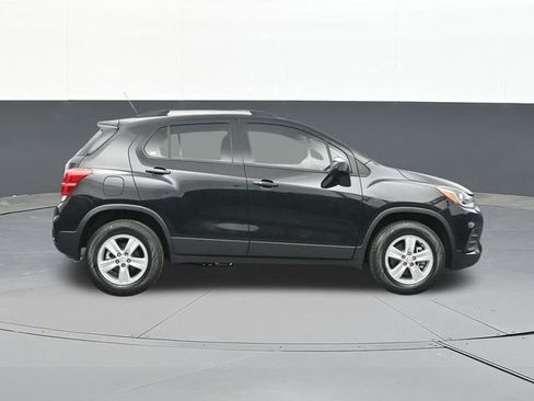 Used 2022 Chevrolet Trax LT w/ LT Convenience Package image 16