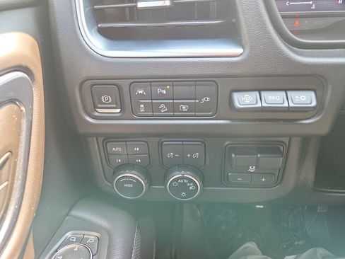 Certified 2022 Chevrolet Tahoe Premier w/ Premium Package AWD/4WD image 22