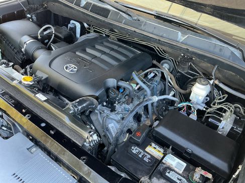 Used 2017 Toyota Tundra SR5 w/ TRD Off Road Package image 21