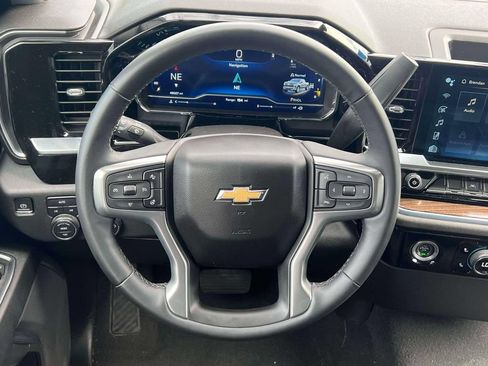 Used 2023 Chevrolet Silverado 1500 LT AWD/4WD image 15
