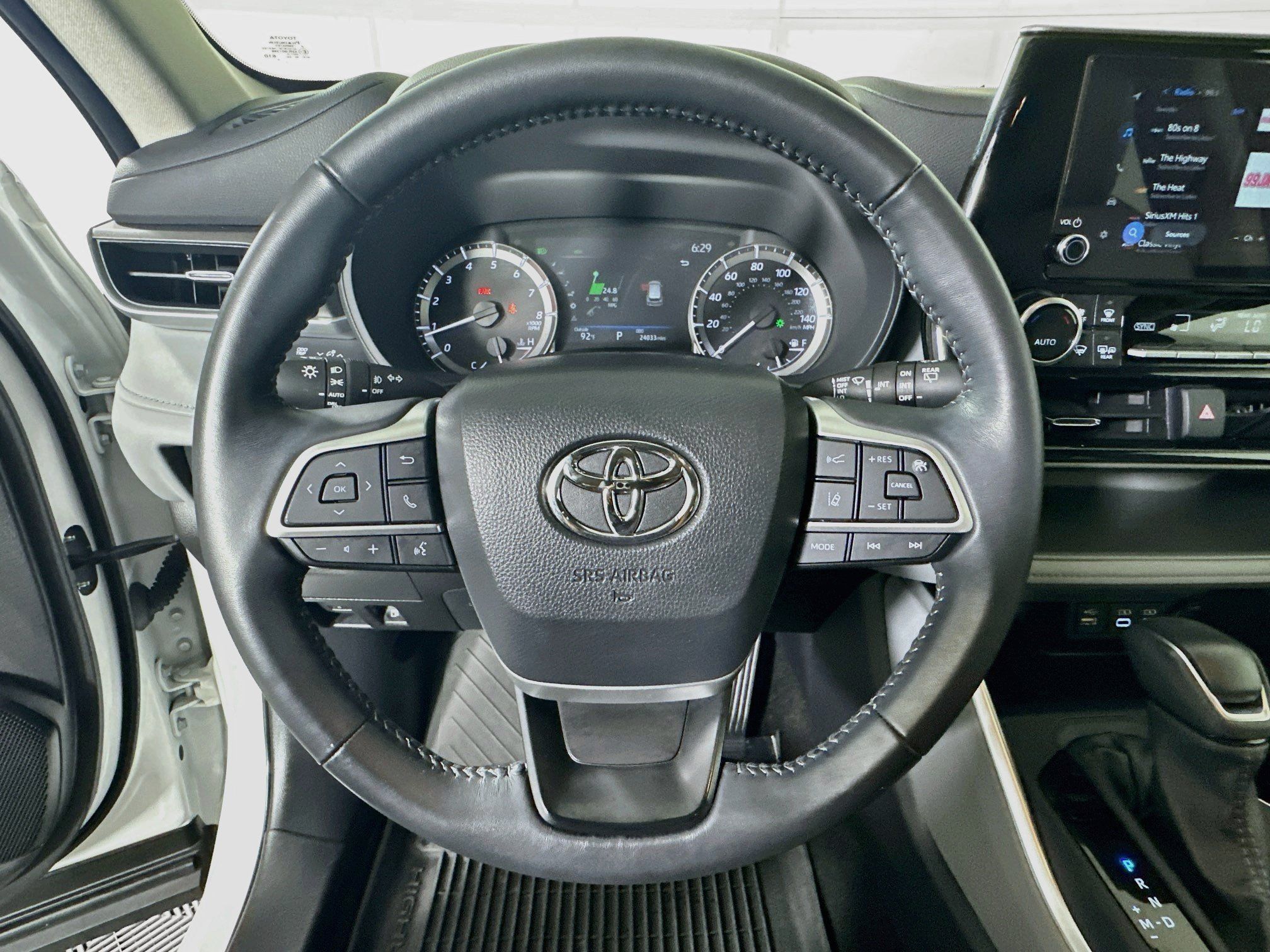 Used 2025 Toyota Highlander LE FWD image 15
